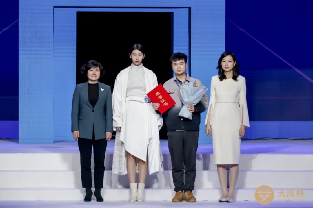 &ldquo;元音#東方&rdquo;第十二屆&ldquo;大浪杯&rdquo;中國女裝設計大賽圓滿收官，作品《逍遙詩學》贏得&ldquo;金浪獎&rdquo;20萬，大賽虛擬代言人&ldquo;唯我&rdquo;驚艷亮相！