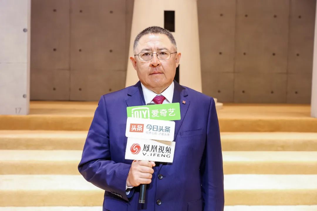  突破與自由，民族服裝定制品牌隆慶祥2023春夏新品發(fā)布會&ldquo;自由之境&rdquo;圓滿舉行