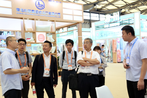 山東292家企業齊聚31屆華交會，青島家紡展團大放異彩
