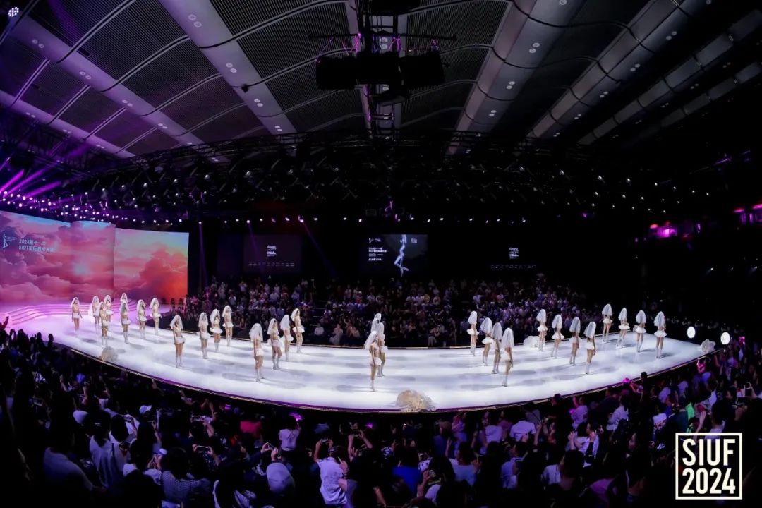蘭卓麗獨家冠名中國黃金特約贊助的2024第十一季 SIUF國際超模大賽總決賽圓滿舉辦