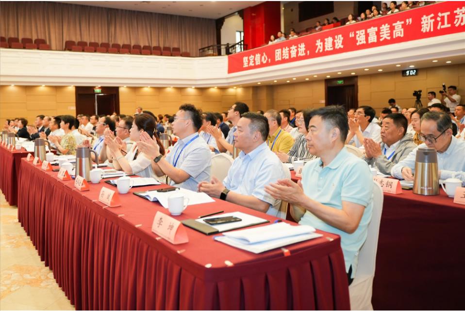 江蘇省紡織工業(yè)協(xié)會(huì)召開第五次會(huì)員代表大會(huì),周勇當(dāng)先新一任會(huì)長