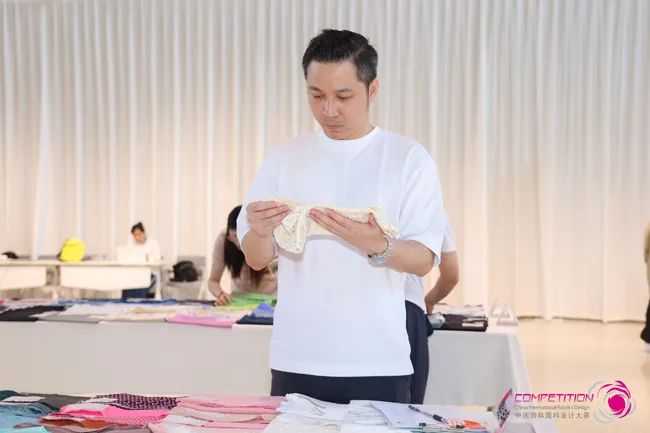 中國流行面料如何煥新當(dāng)代設(shè)計？聯(lián)動雅瑩集團，這場評審會為好創(chuàng)意持續(xù)加碼