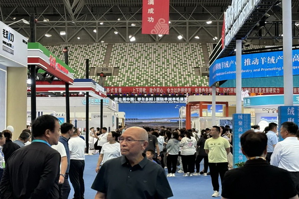 36家毛織企業抱團參展中國(鄂爾多斯)國際羊絨羊毛展覽會,提升大朗品牌知名度